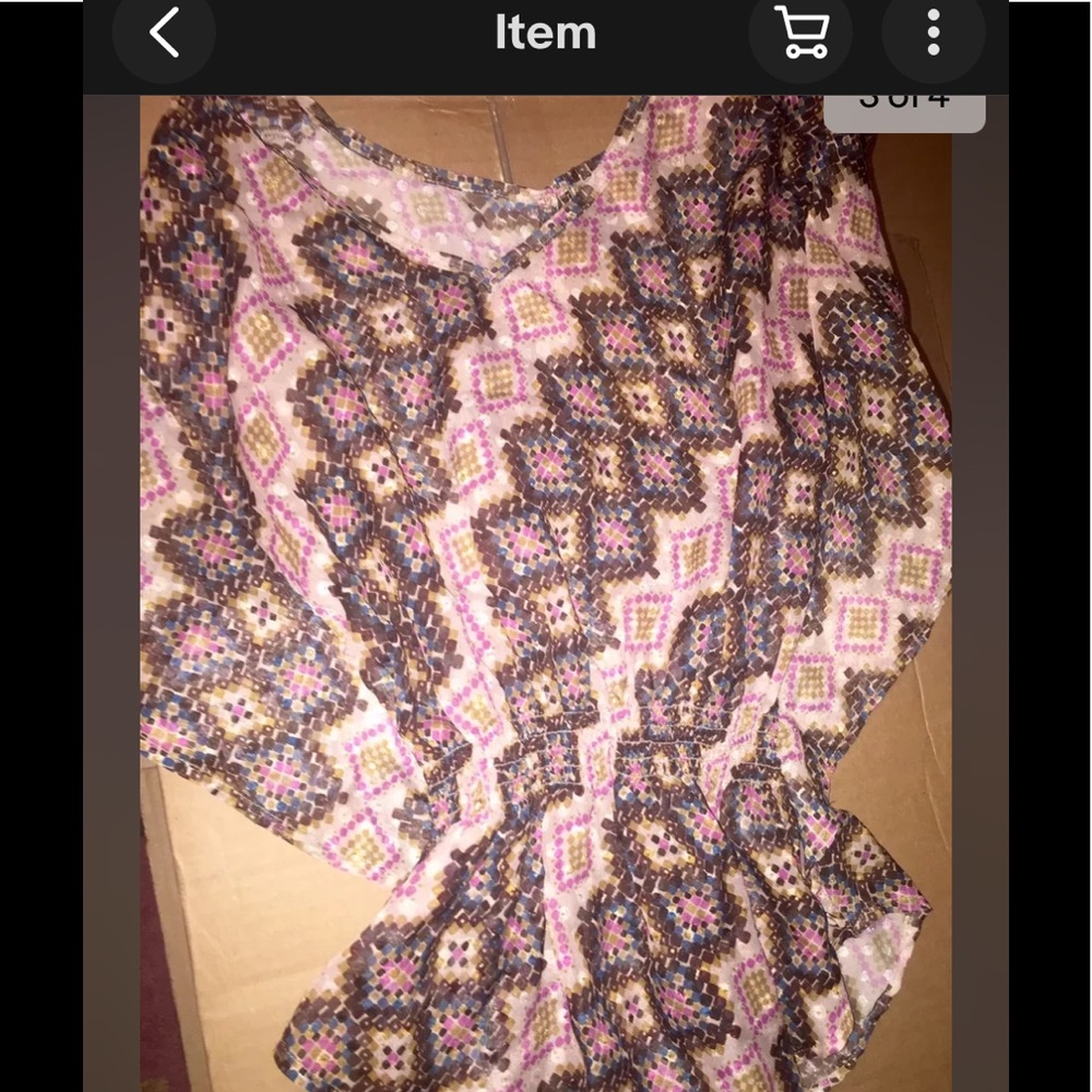 Cute flowy top SZ small
